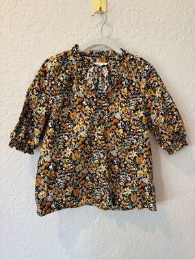 Avara V-Neck Women’s Top in Black Floral Print - Size Medium